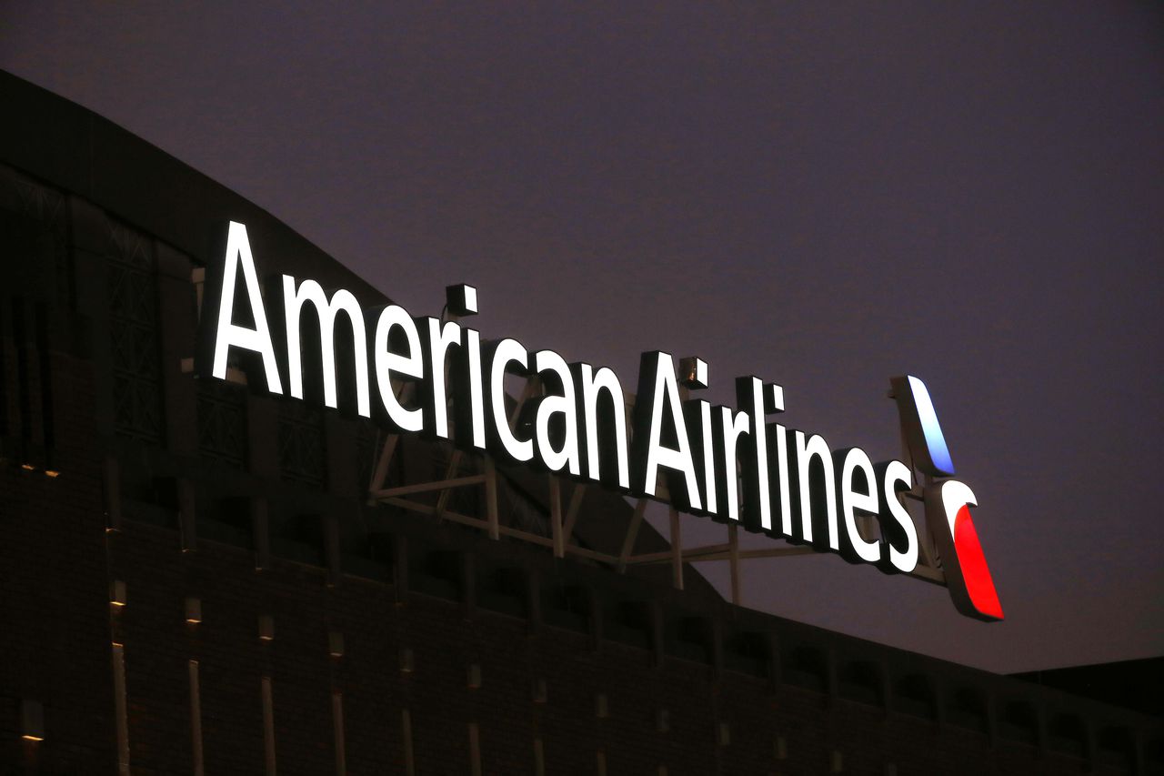 American Airlines pilots authorize strike, Southwest pilots may follow