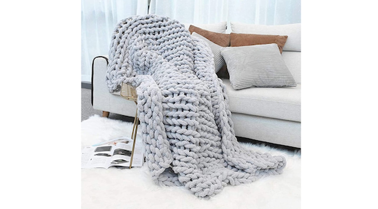 Twomissone Luxury Chunky Knit Chenille Bed Blanket