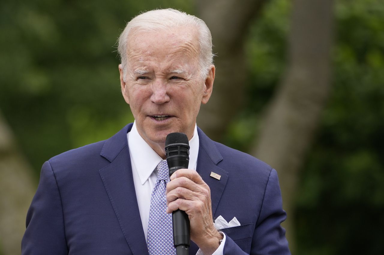 Biden’s approval slips to new low in latest poll; falls behind Trump