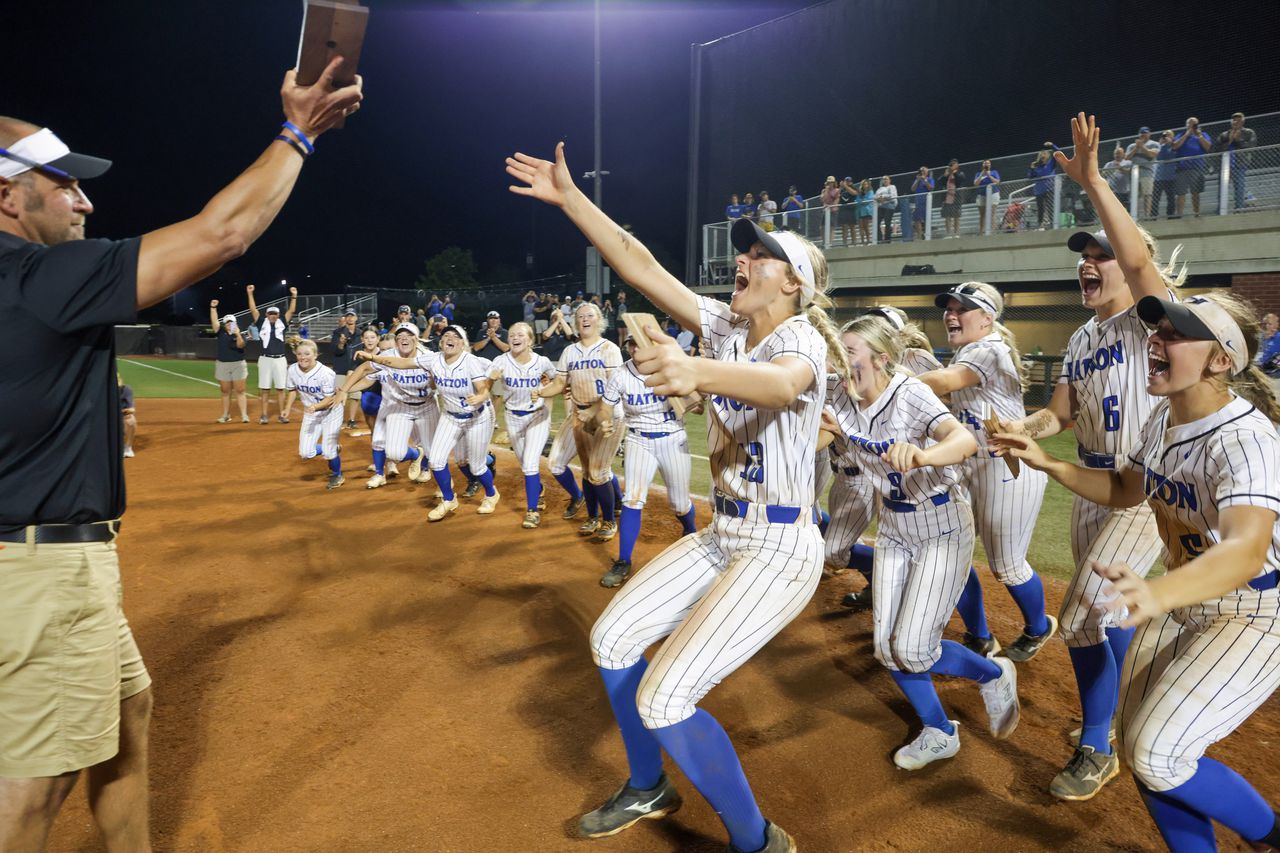Big innings, lots of runs add up to Hattonâs Class 2A softball championship
