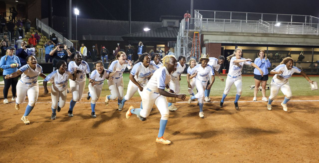 Brewbaker Tech outlasts weather delay, sweeps Ardmore for first Class 5A title