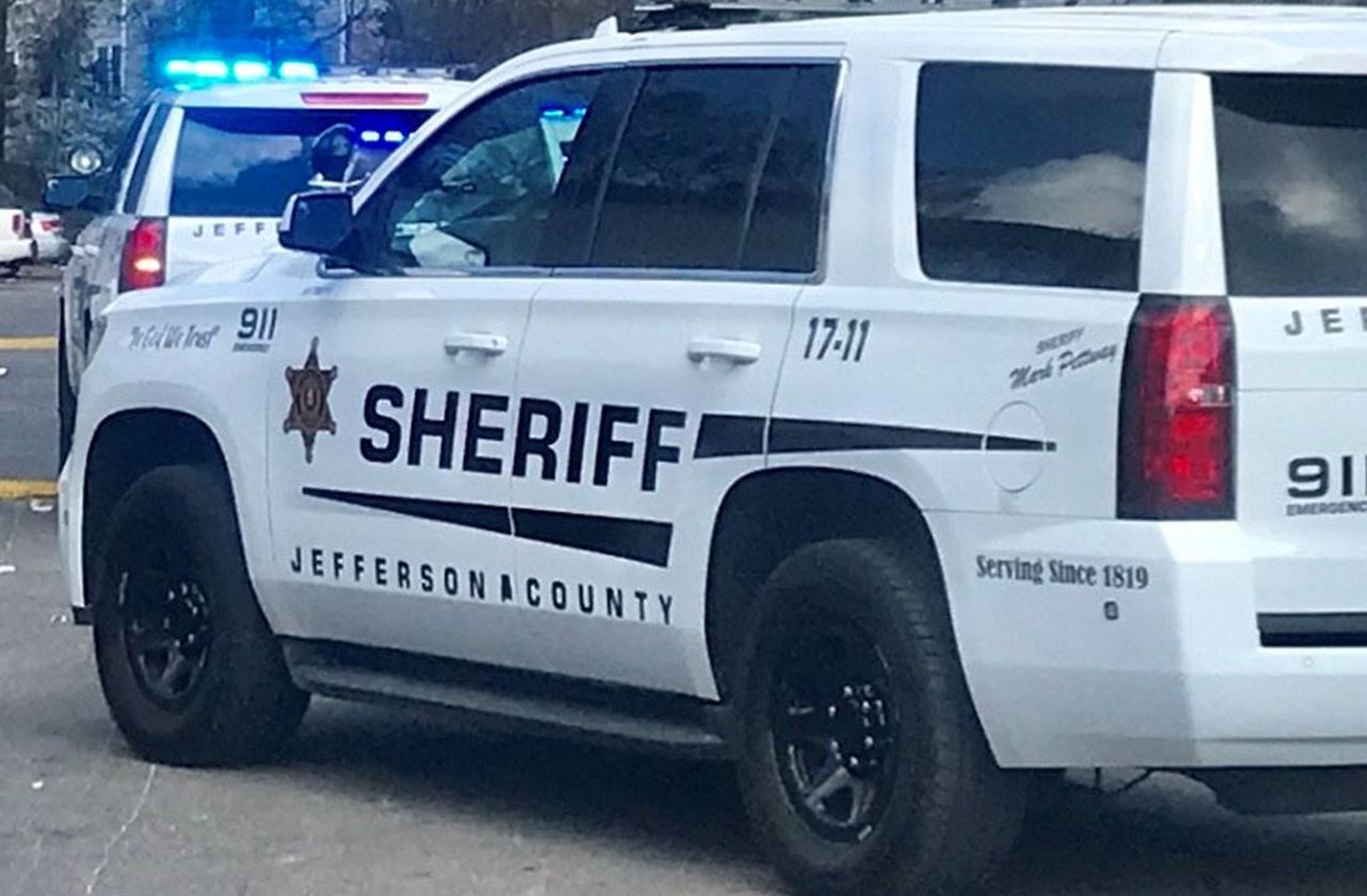 Decomposed body found on Jefferson County roadside; investigation underway