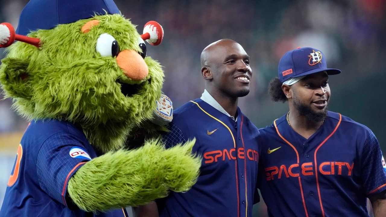 DeMeco Ryans takes the mound for the Astros