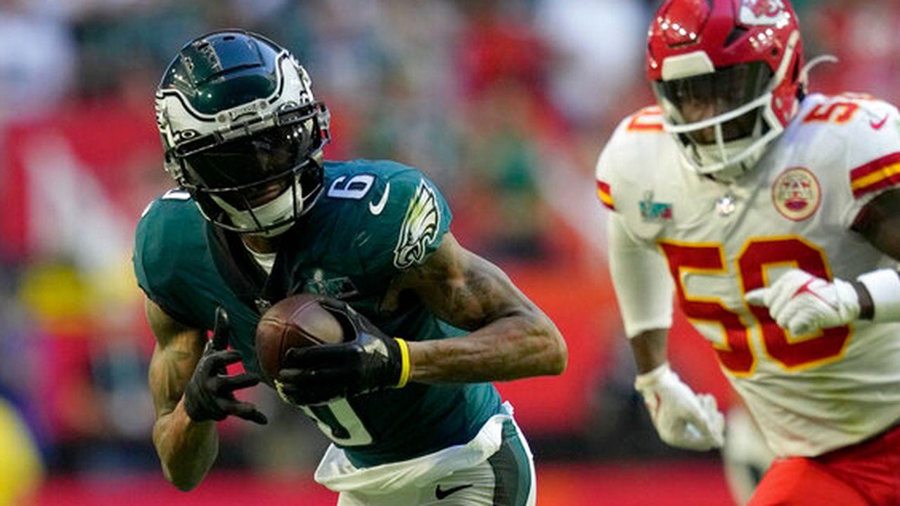 DeVonta Smith not a top-5 receiver in the NFL -- yet