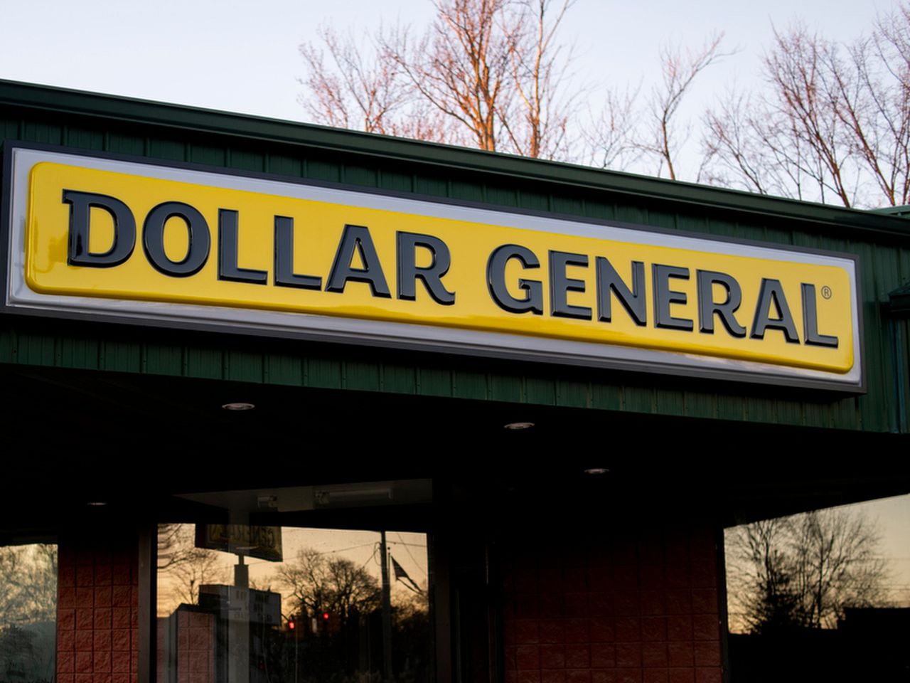 Dollar General Alabama gear set on fire: âStop, drop and Roll Tide!â