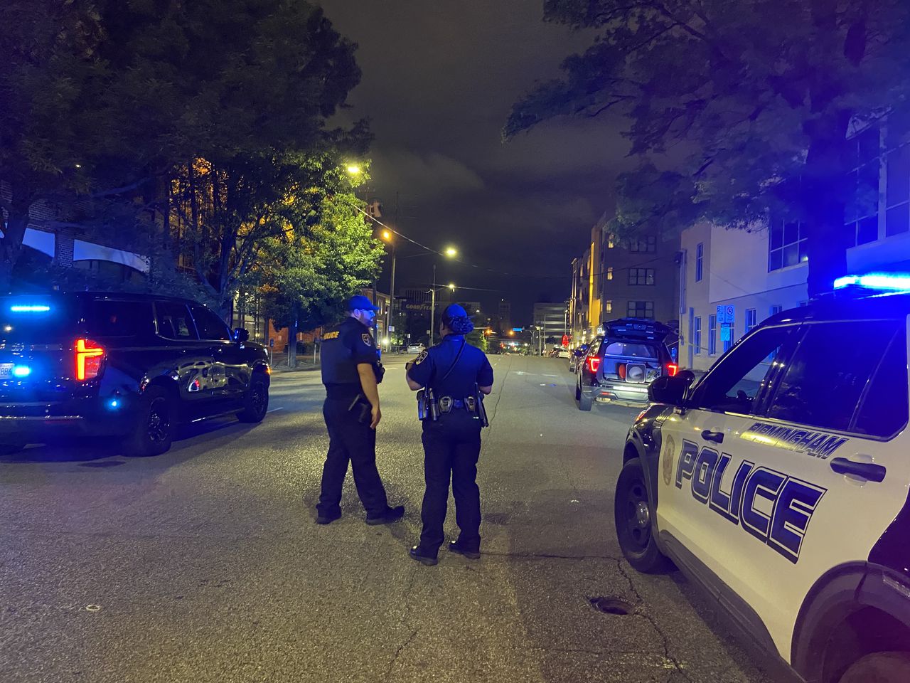 Exchange of gunfire outside bar in Birminghamâs Lakeview District leaves 4 wounded