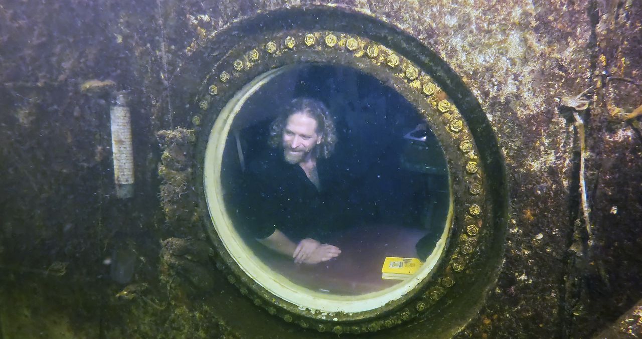 Florida man sets record for living underwater without depressurization