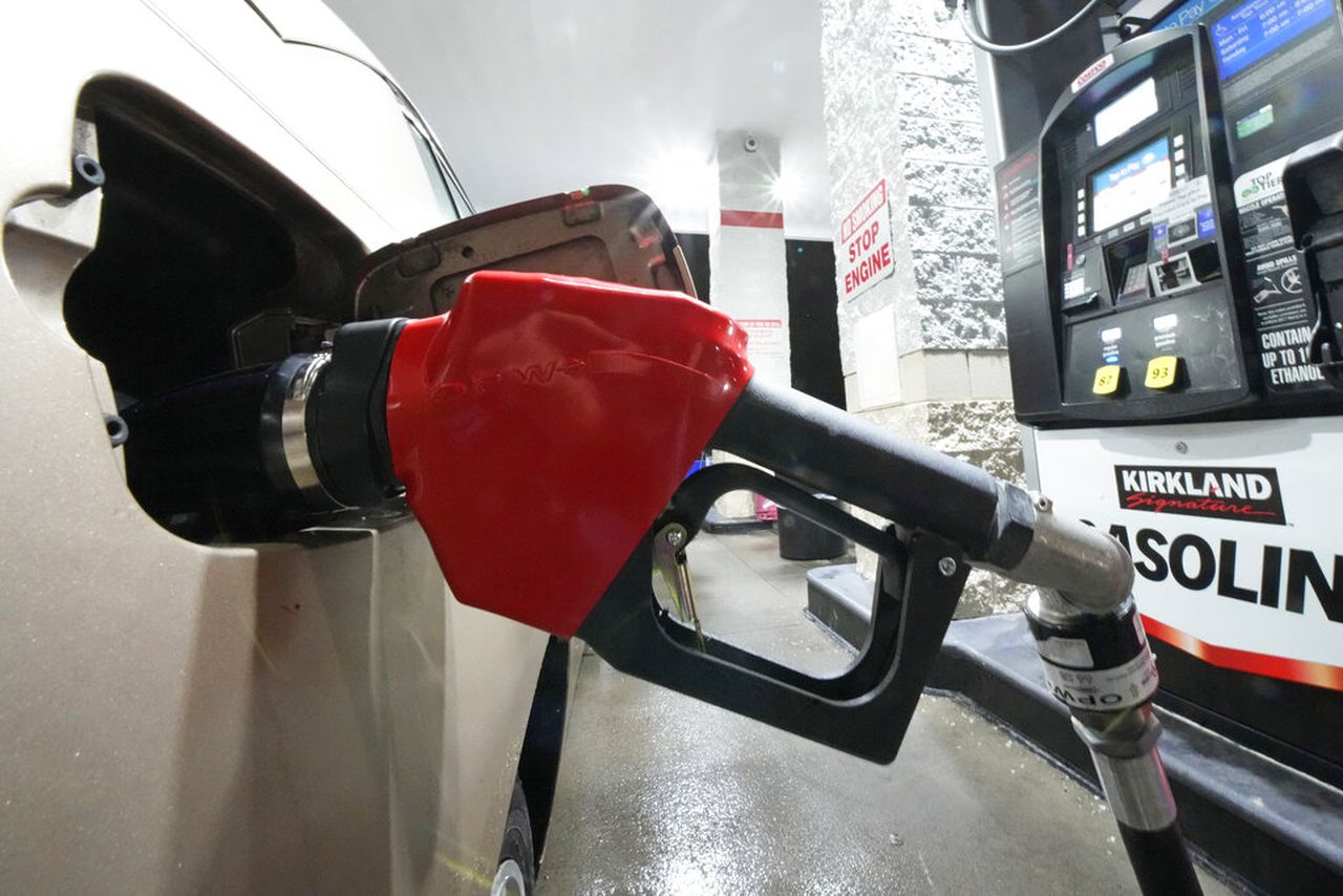 Gas prices heading down ahead of summer: What’s driving the drop?