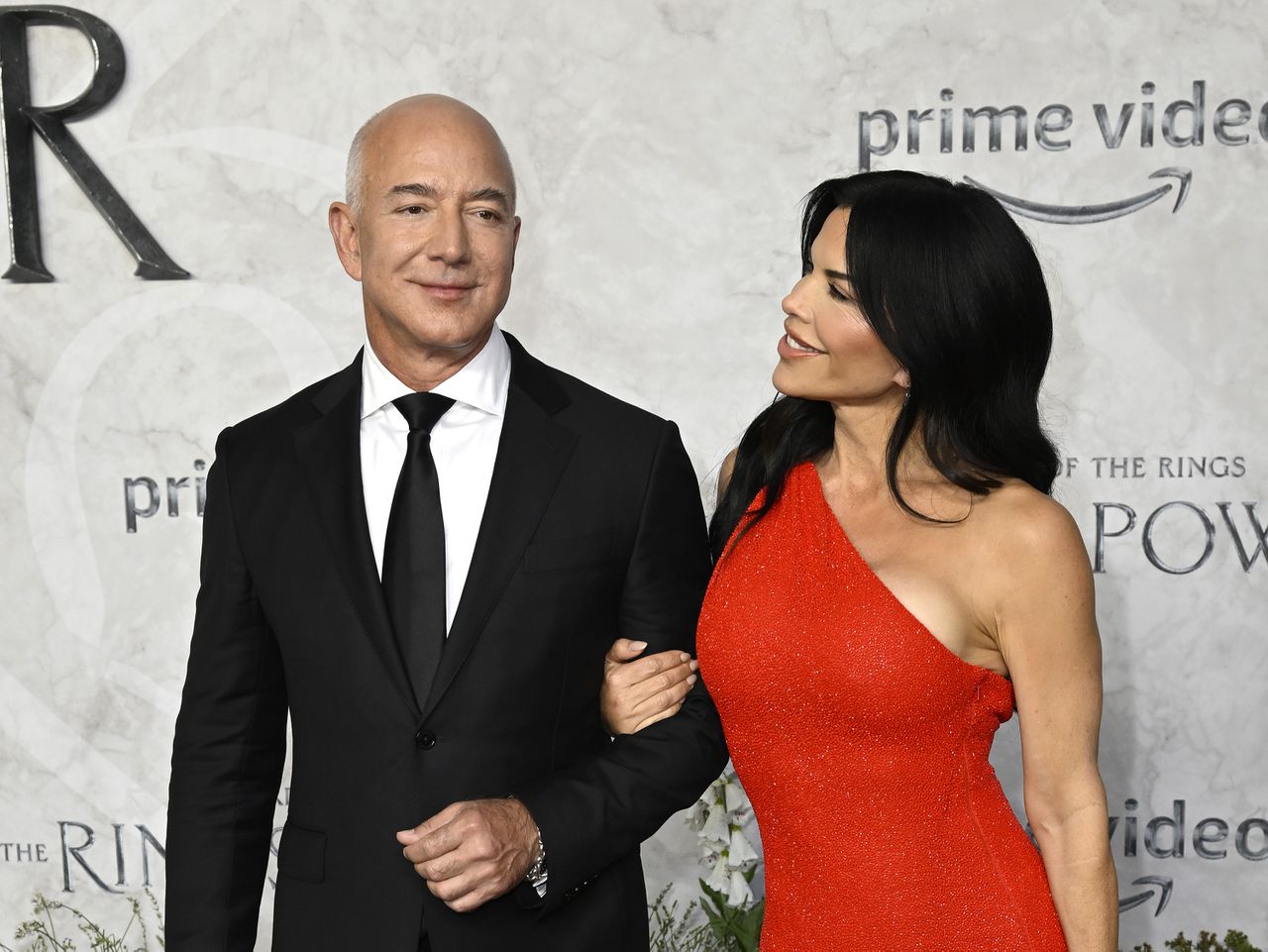 Jeff Bezos reportedly engaged to Lauren Sanchez