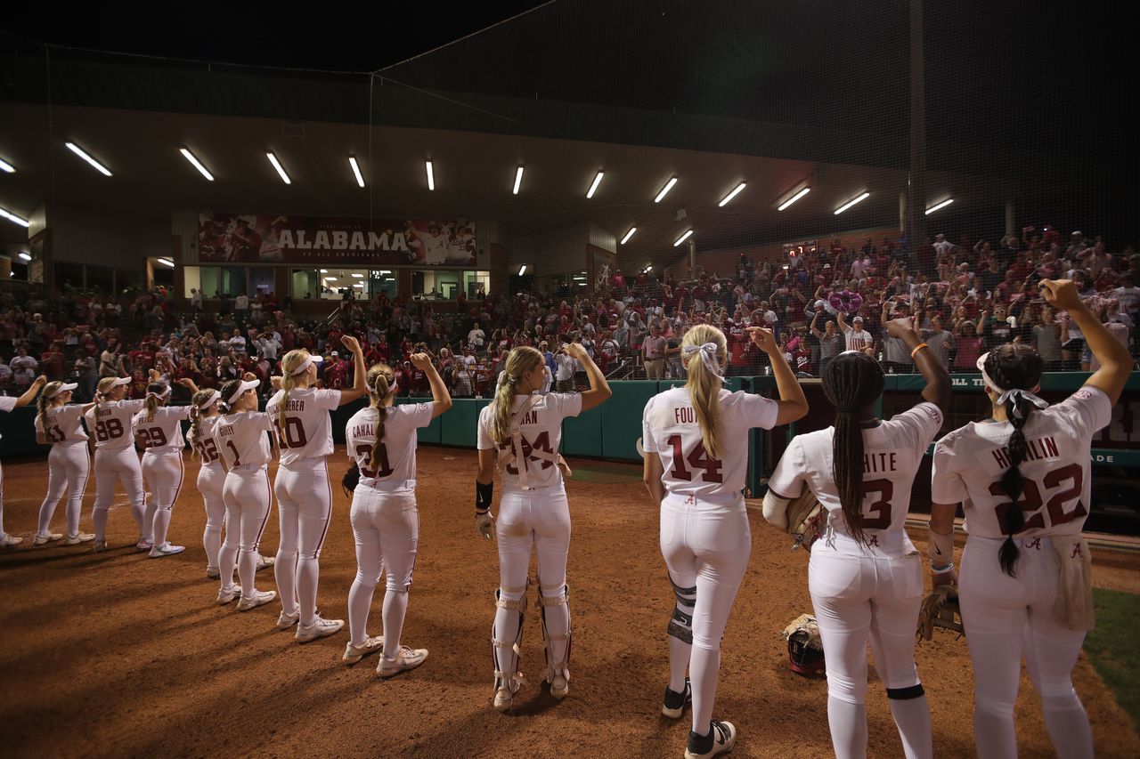 Live updates: Alabama softball hosts Middle Tennessee to win regional