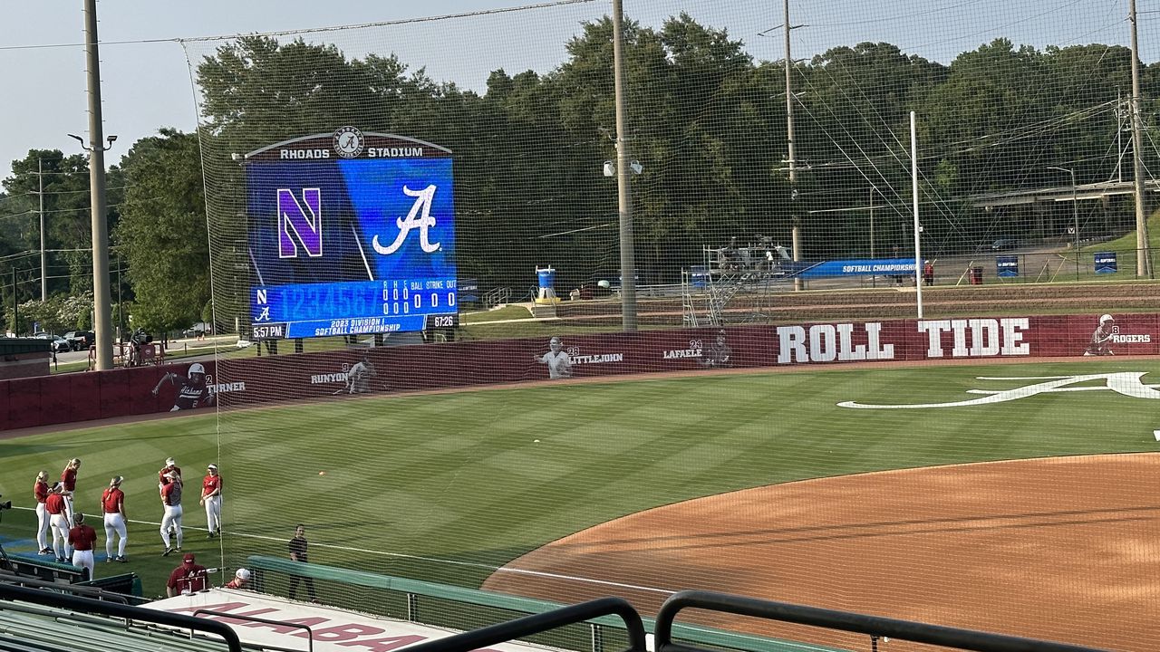 Live updates: Alabama softball looks to extend super regional against Northwestern