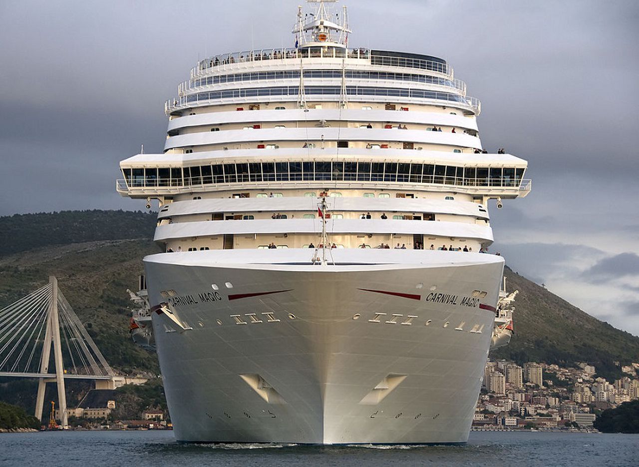 Man falls from Carnival Magic cruise ship off Florida coast