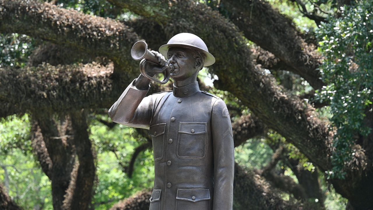 Mobile pays homage to World War 1 with park project, unveiling of bugler statue