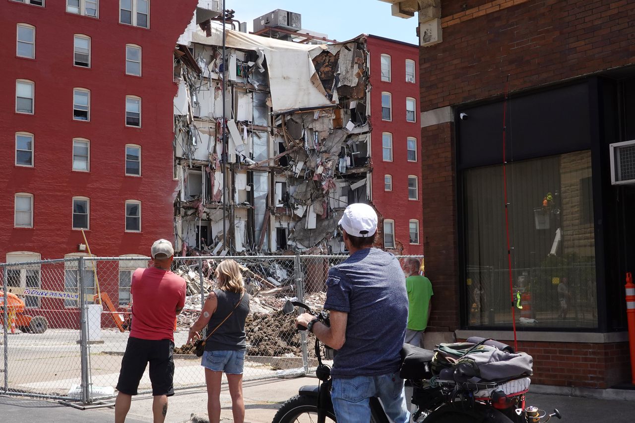 Protestors call for rescue efforts to continue in wake of Davenport, Iowa condo collapse