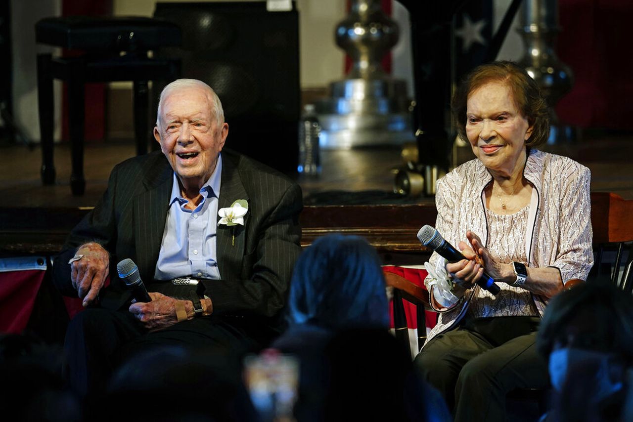 Rosalynn Carter has dementia: âLives happilyâ with Jimmy after 76 years, Carter Center says