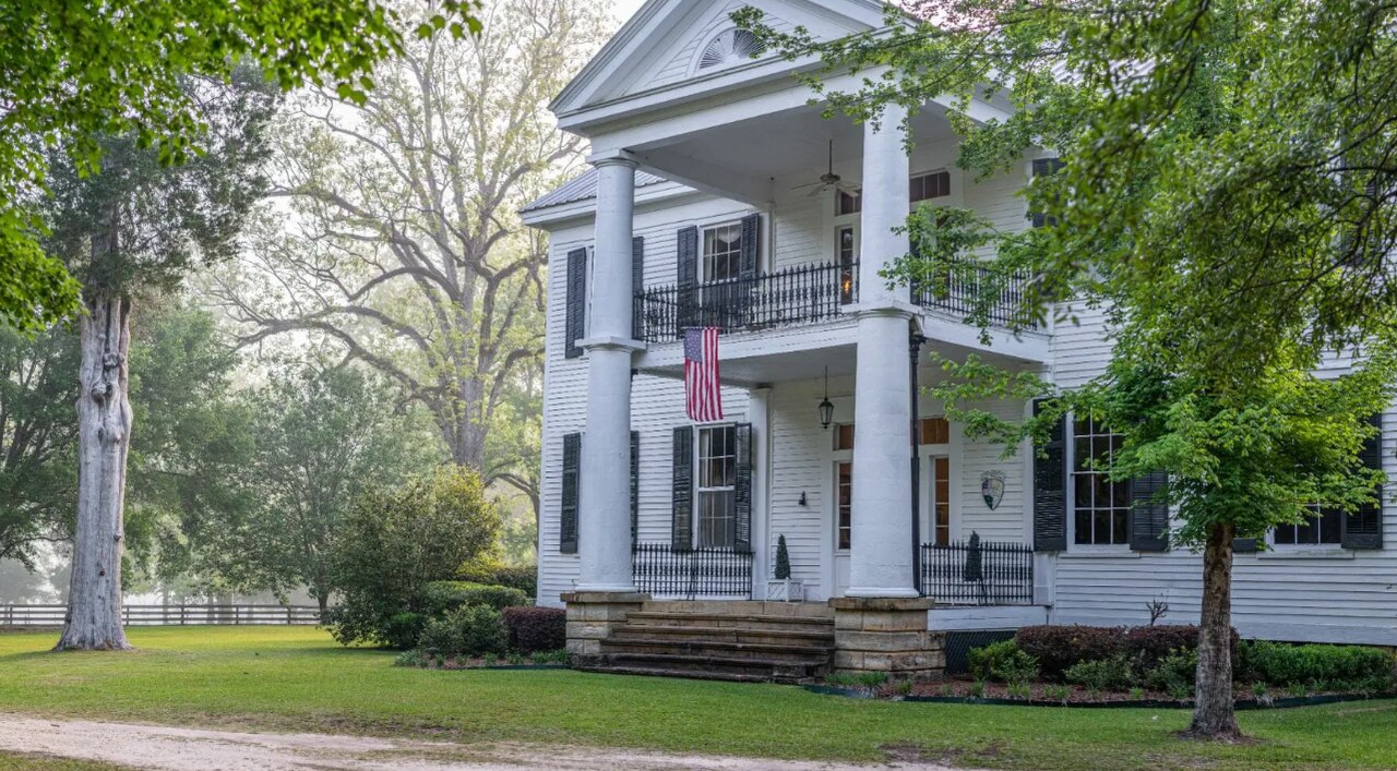 See inside an 1840s Alabama plantation on the market for $1.2 million