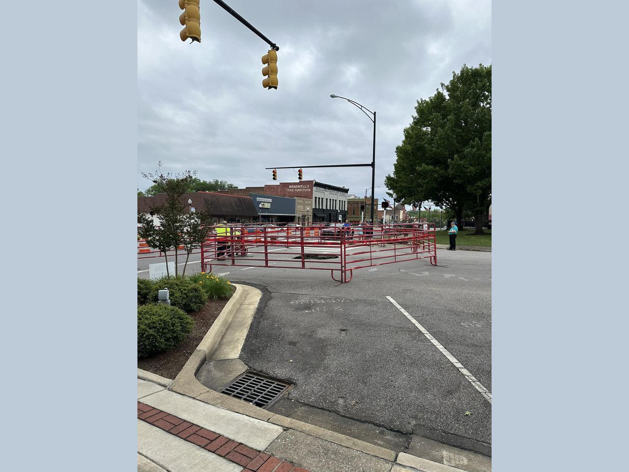 Sinkhole in downtown Talladega closes off area âuntil further noticeâ