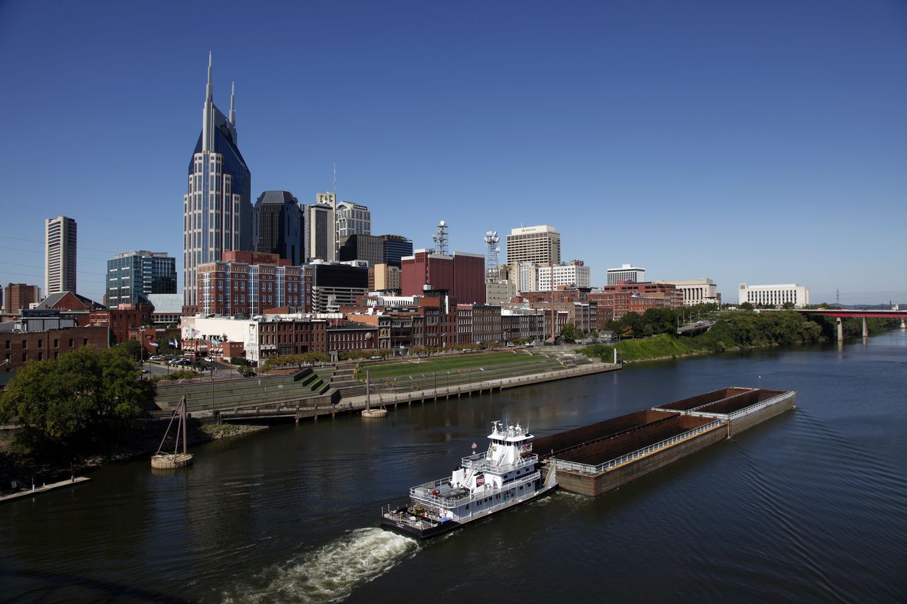 Sleeping Hilton Nashville guest says he woke up to manager sucking his toes