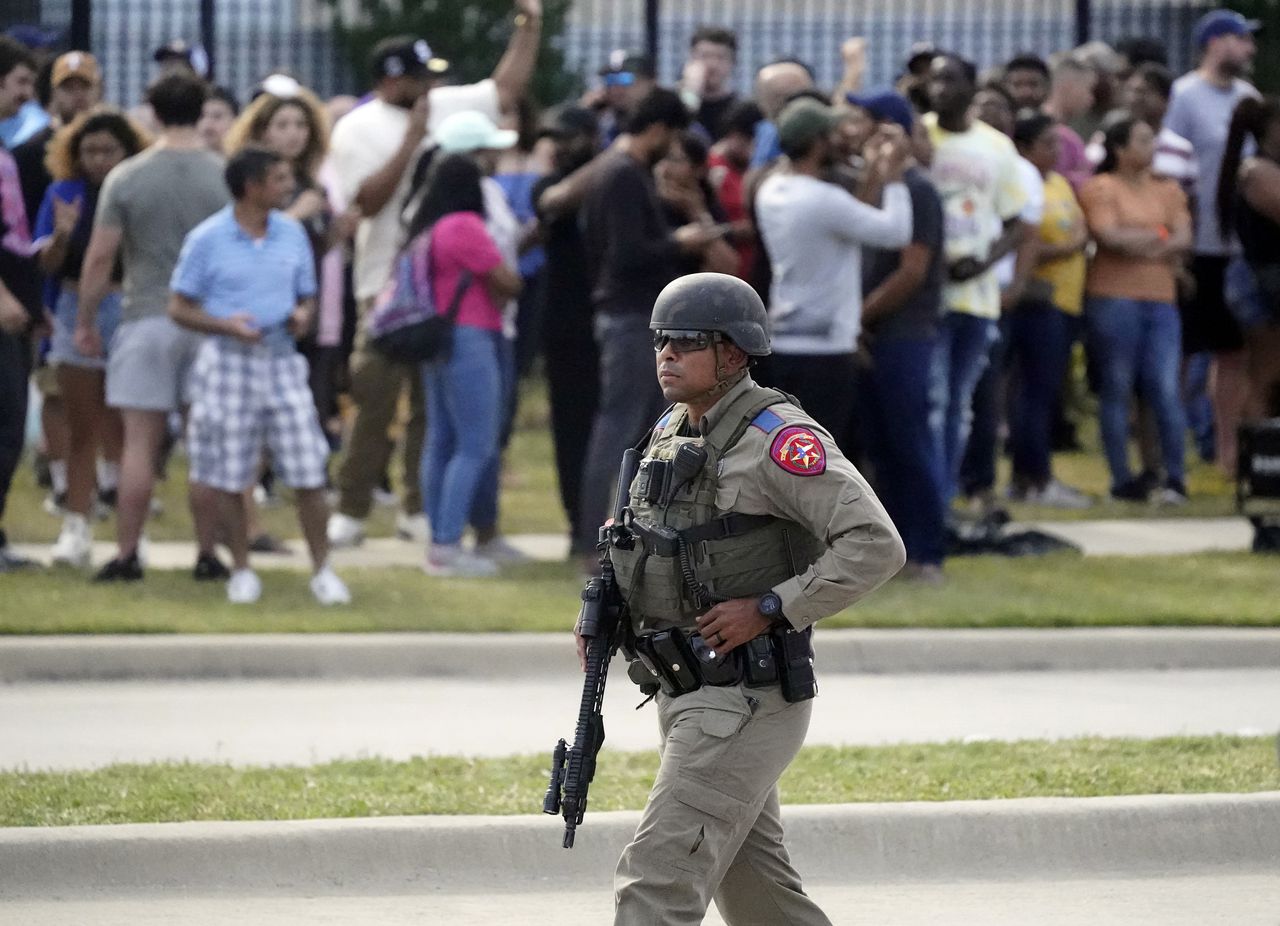 Suspect in Texas mall shooting identified as 33-year-old Mauricio Garcia