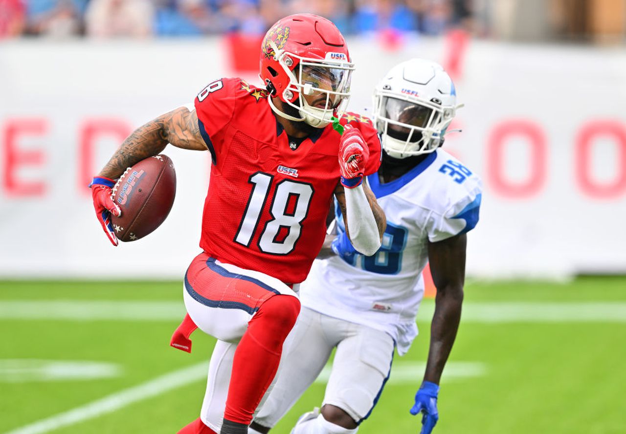 New Jersey Generals wide receiver Cam Echols-Luper carries the football