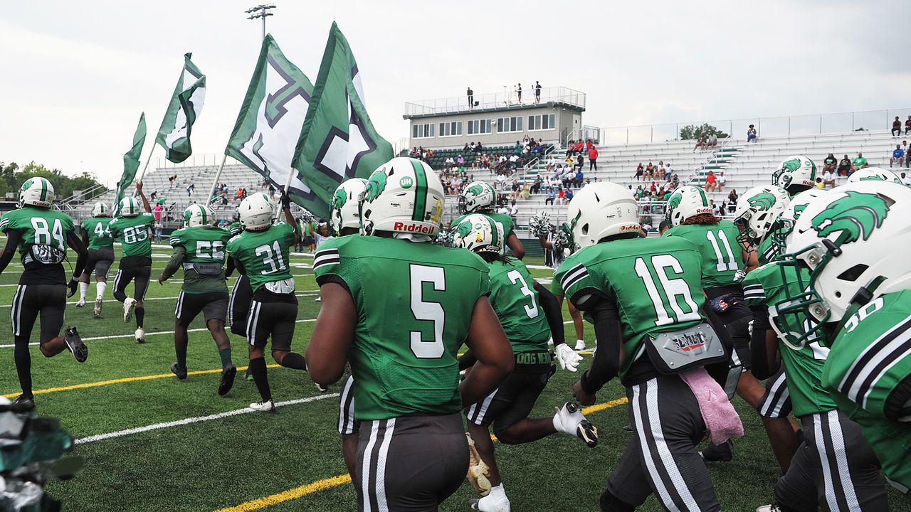 Vigor football team puts on a show against McGill-Toolen in new stadium