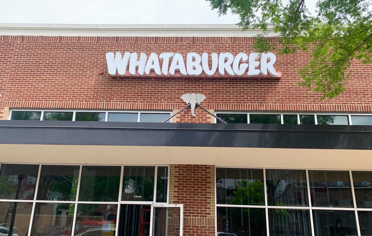 Whataburger in Tuscaloosa: Why no orange on the signs?