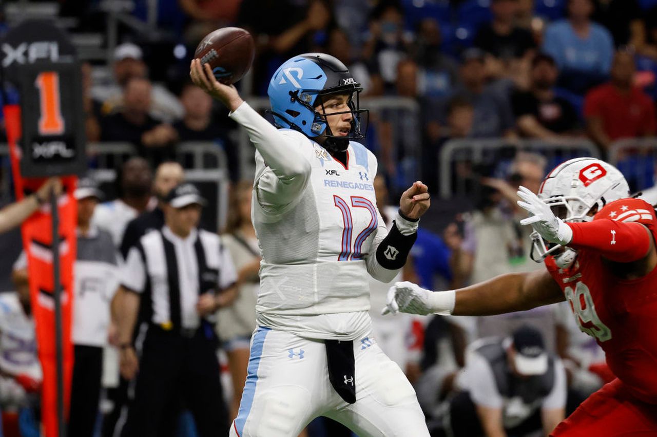 Arlington Renegades quarterback Luis Perez passes against the D.C. Defenders