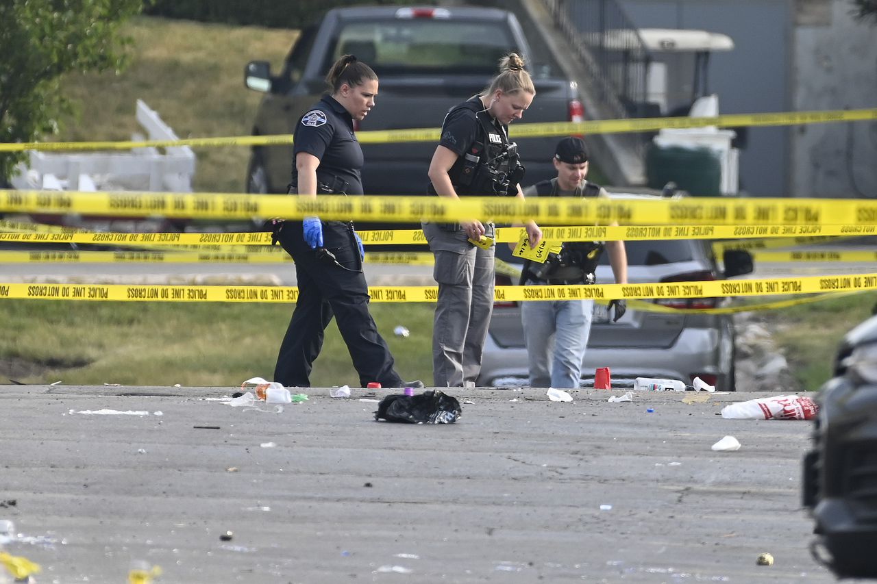 1 dead and 19 hurt in Sunday parking lot party shooting in suburban Chicago