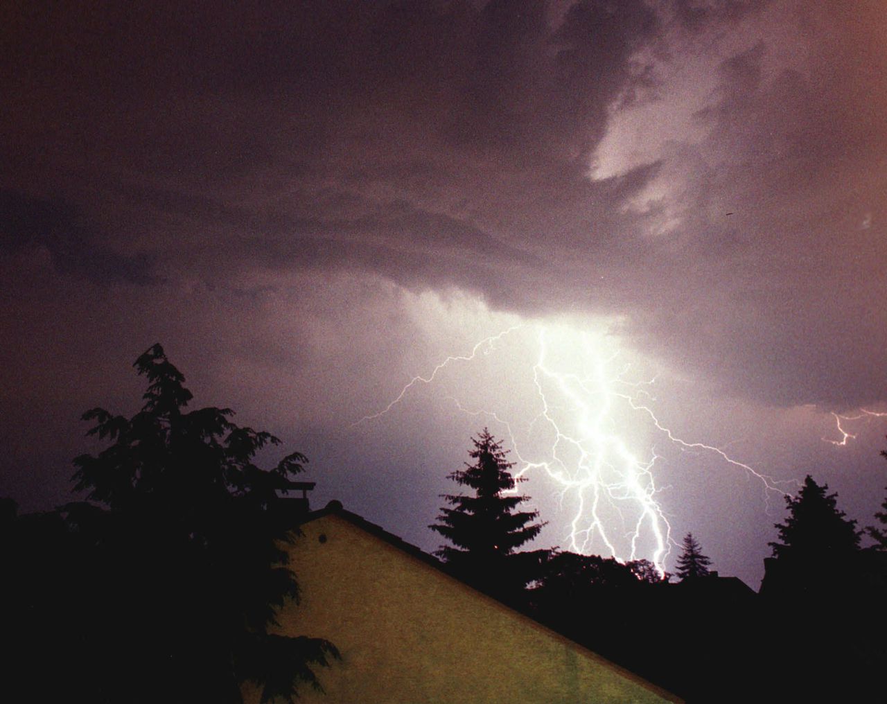 2 tornados in Pensacola area: 1 dead, 1 struck by lightning, homes damaged