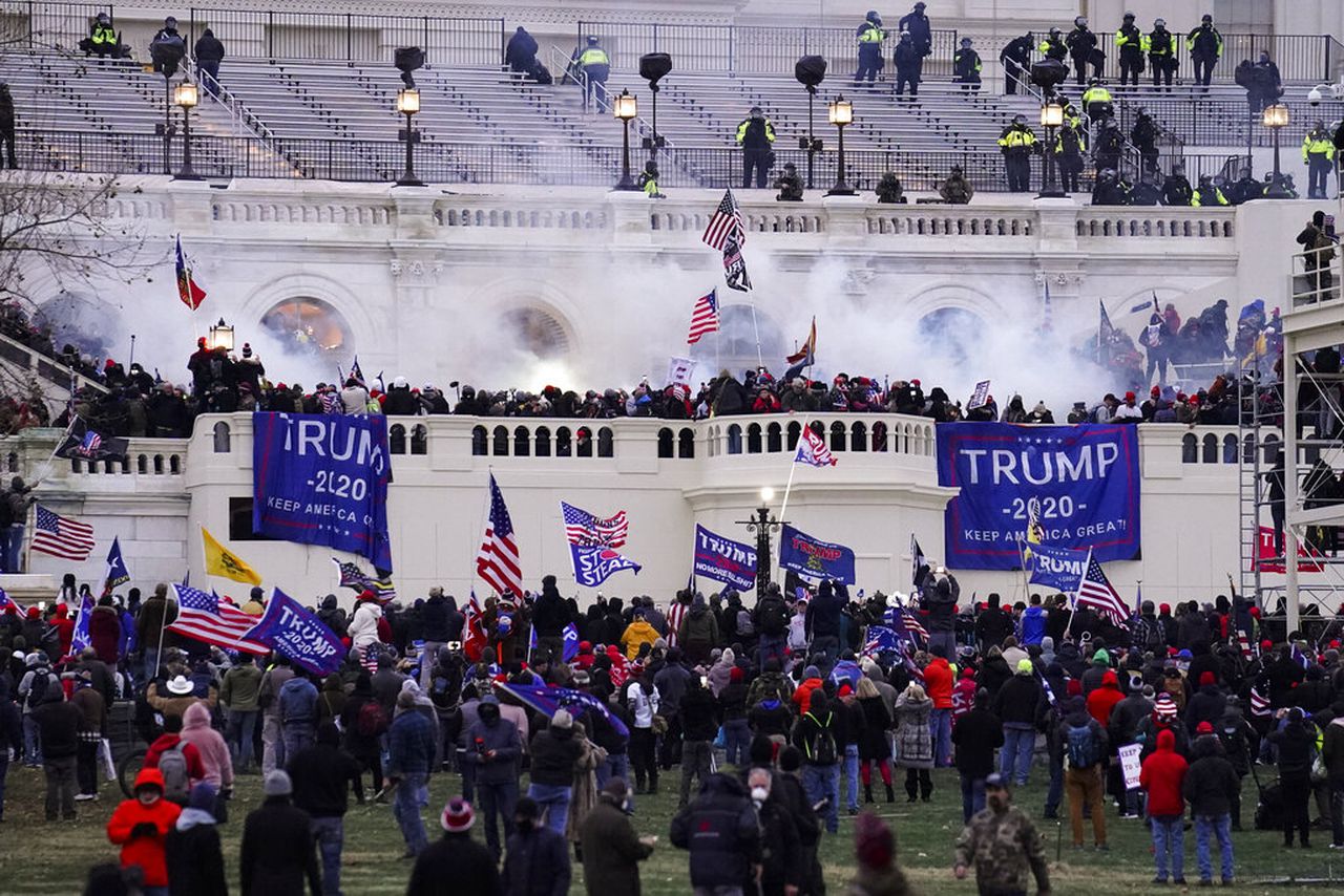 âTrump won!â Jan. 6 rioter who used stun gun on police yells as he is sentenced to prison