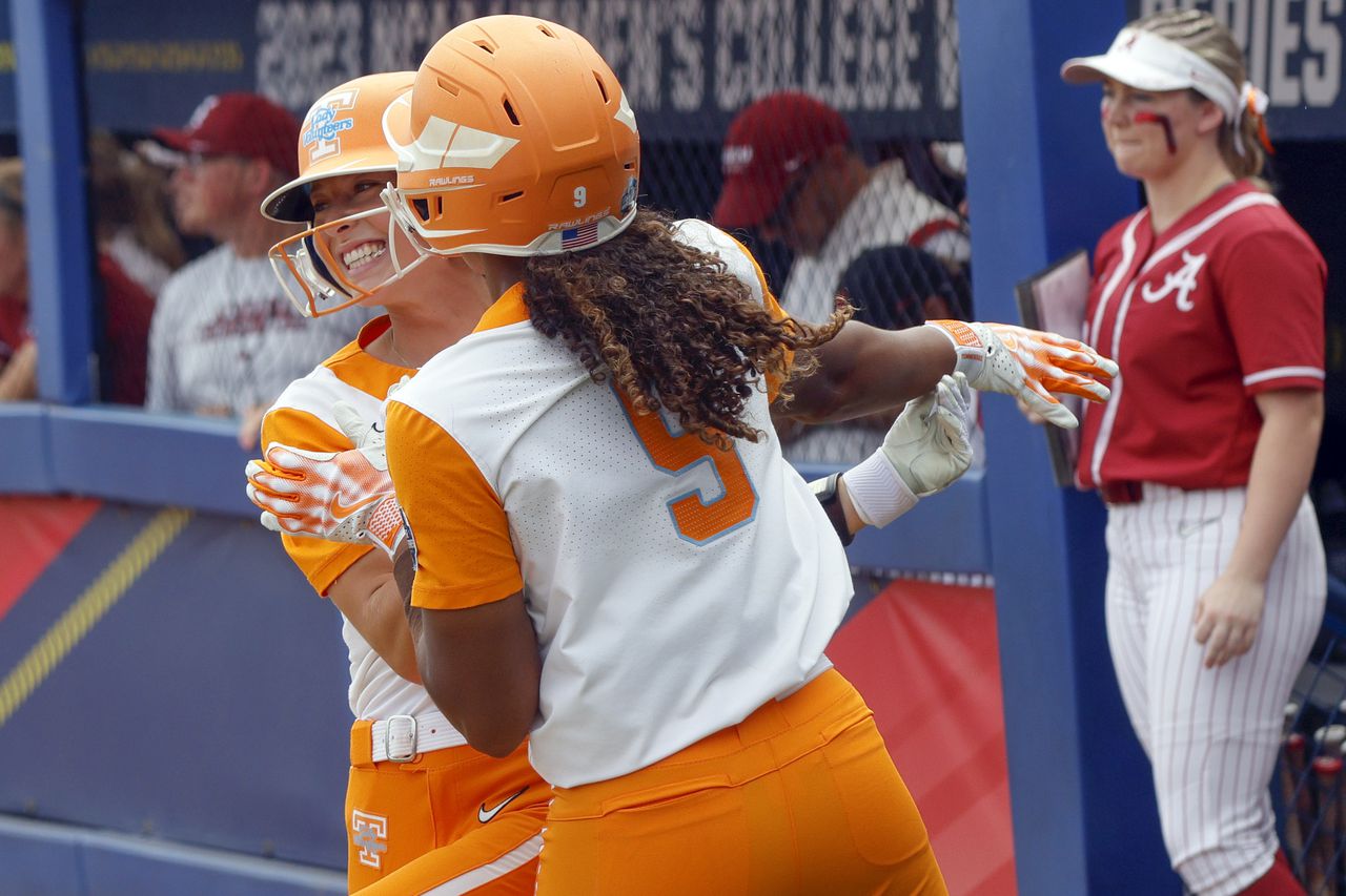 Alabama drops opening WCWS game to Tennessee, again on brink of elimination