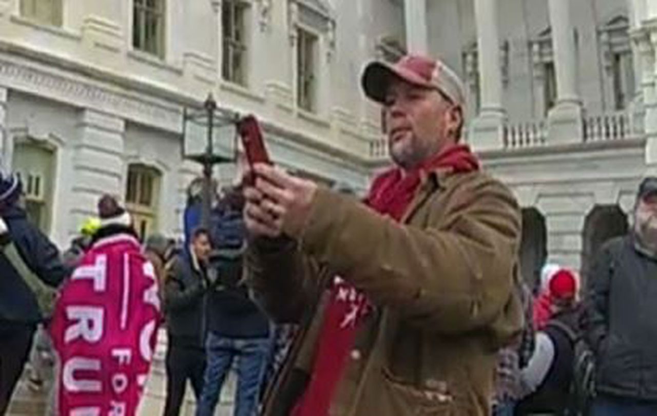 Alabama man who told police at Jan. 6 riots âyouâre gonna loseâ pleads guilty