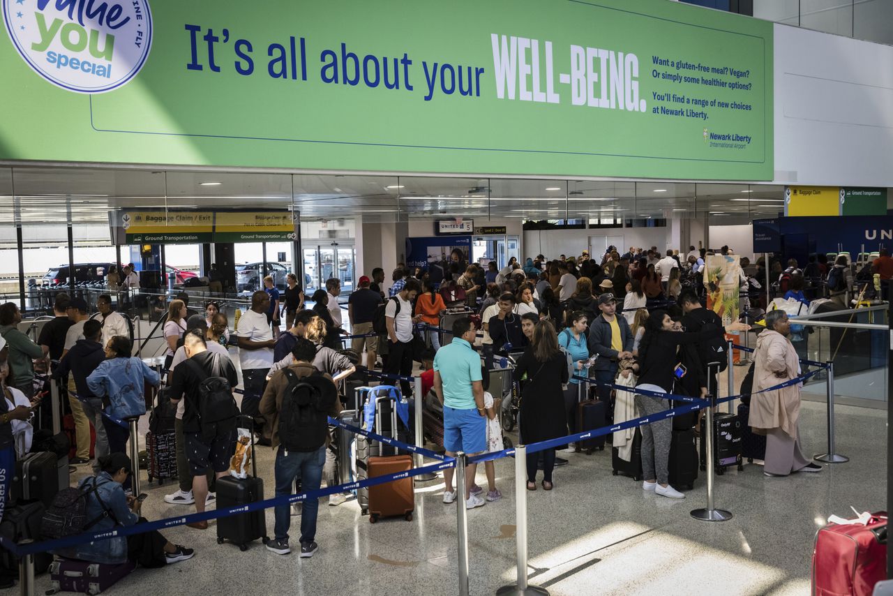 Donât blame just bad weather: Flight delays and cancellations underscore airport workersâ need for better pay, health care