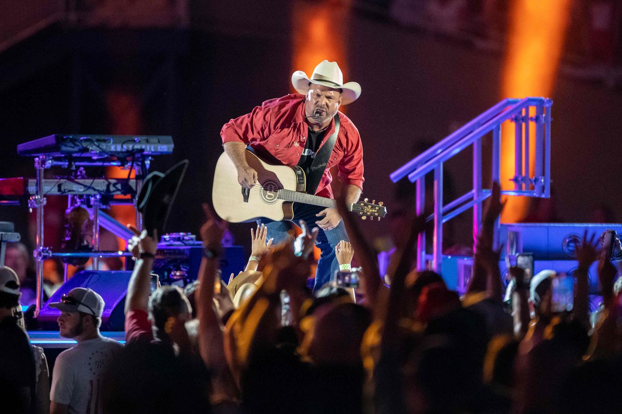 Garth Brooks will serve Bud Light at his new Nashville bar: âI want it to be a place you feel safeâ