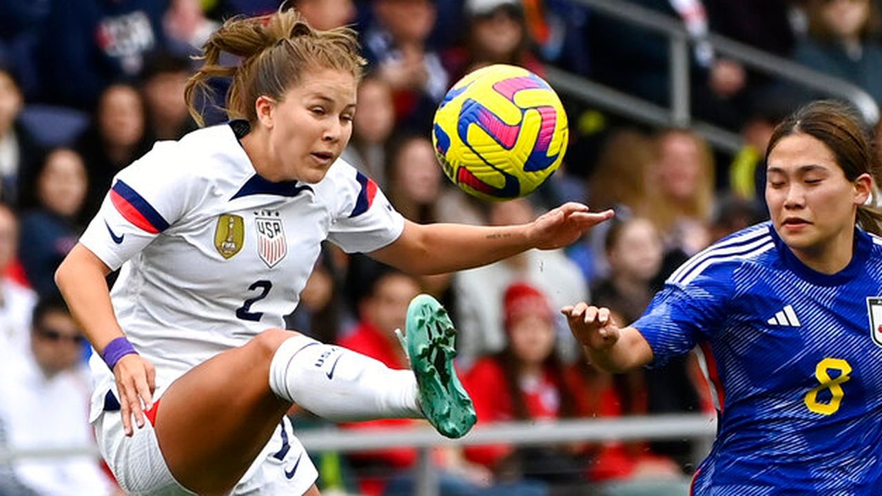Jalen Hurts helps introduce U.S. Womenâs World Cup team
