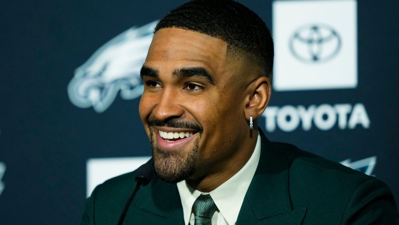 Jalen Hurts named Alabamaâs Pro Athlete of the Year