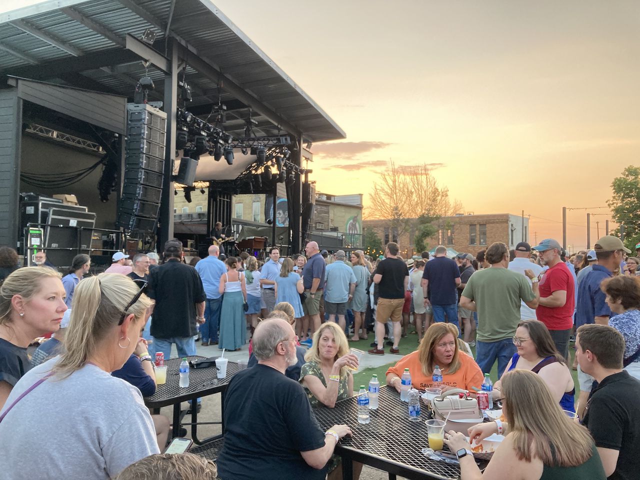 Jason Isbell sets gold standard at Avondale Brewing in Alabama: âI love playing hereâ