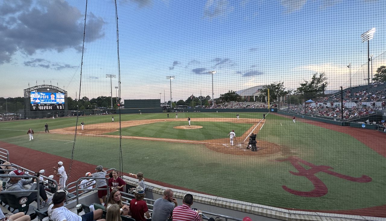 NCAA baseball regional score updates: Alabama vs Nicholls State