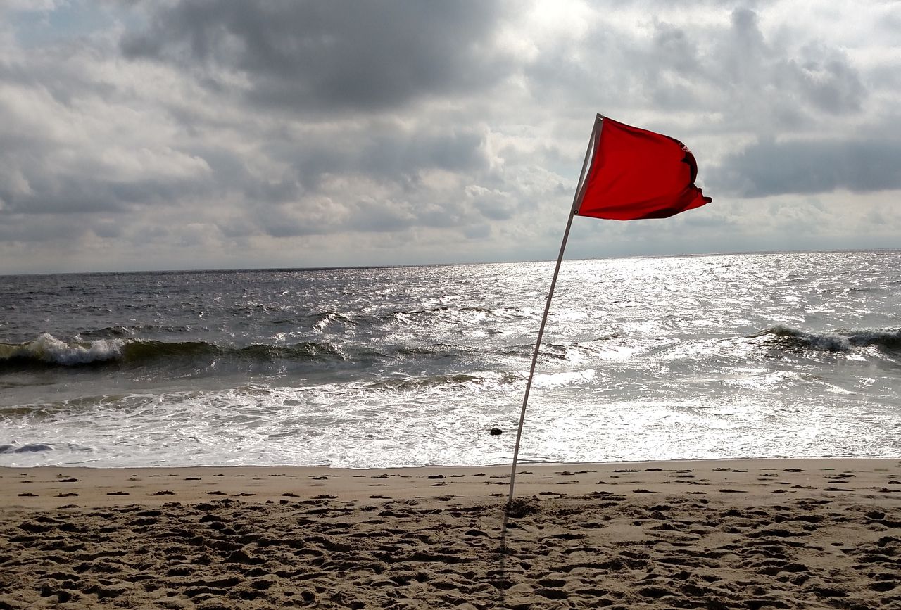 Panama City Beach deputies chase man into dunes, arrest him for swimming despite red flags