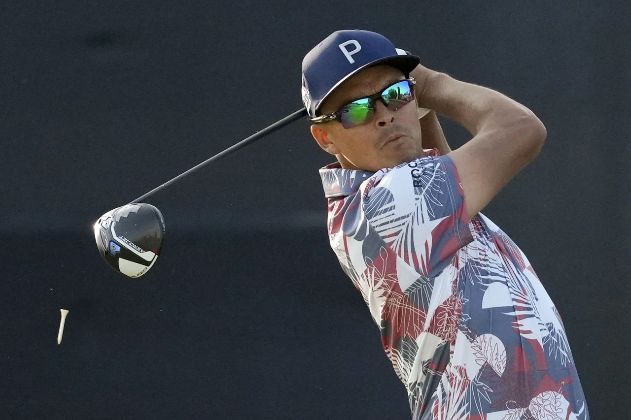 Rickie Fowlerâs wild ride gives him 1-shot lead in US Open