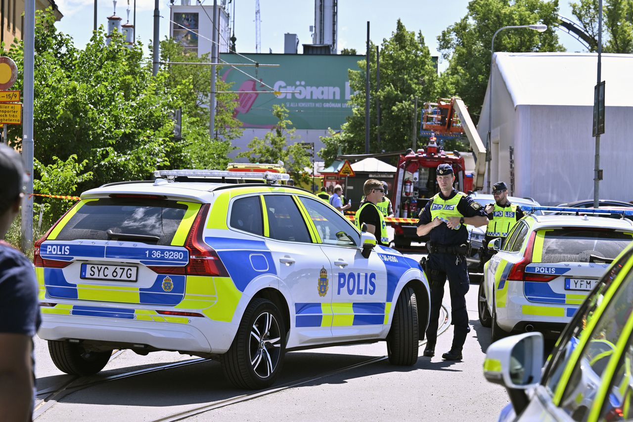 Riders fall from roller coast in Sweden: 1 dead, 9 injured in Stockholm