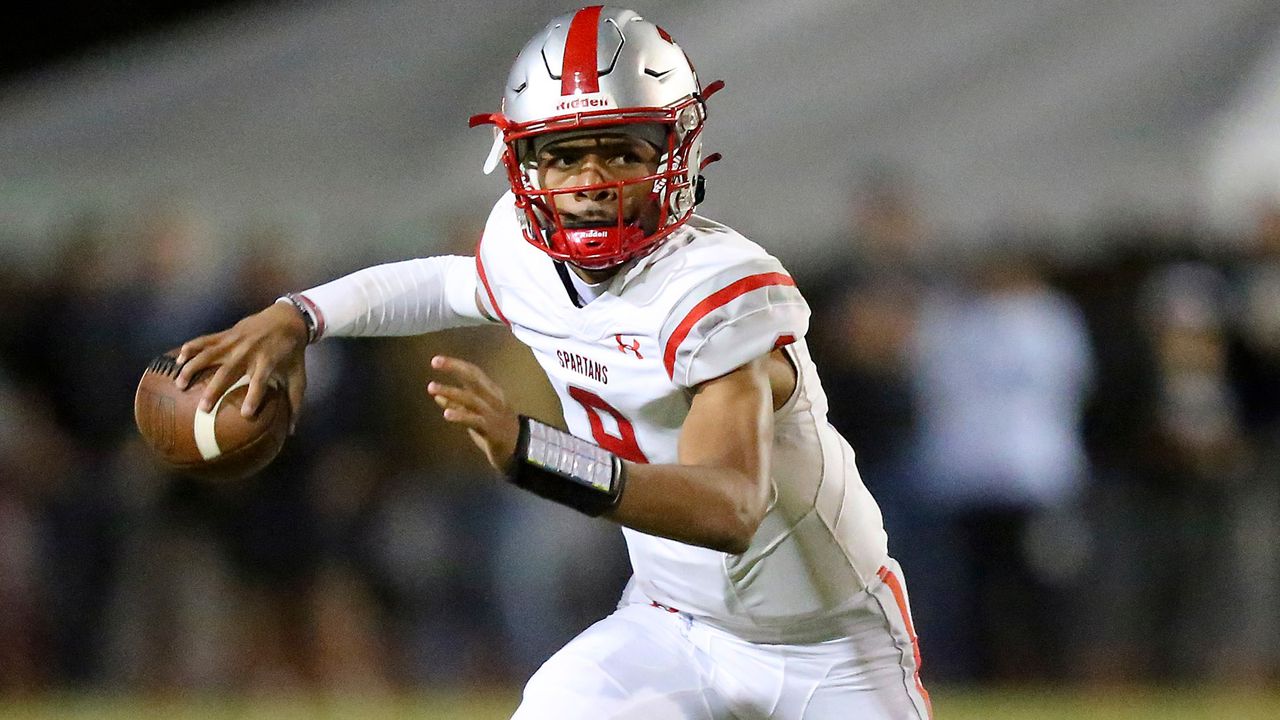 Saraland star QB KJ Lacey commits to Texas