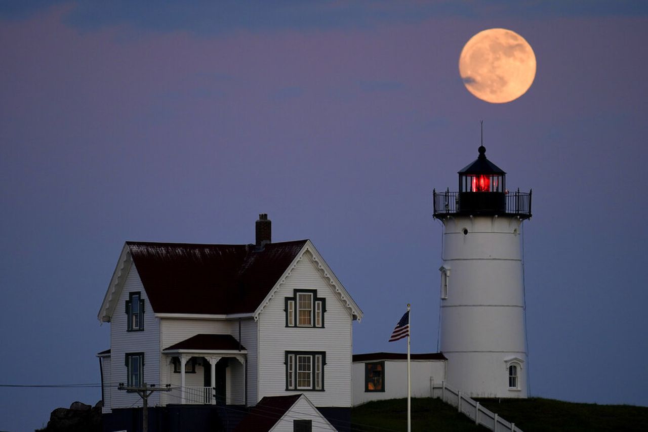 Strawberry Moon: Will moon be pink? When is Juneâs full moon, what to know