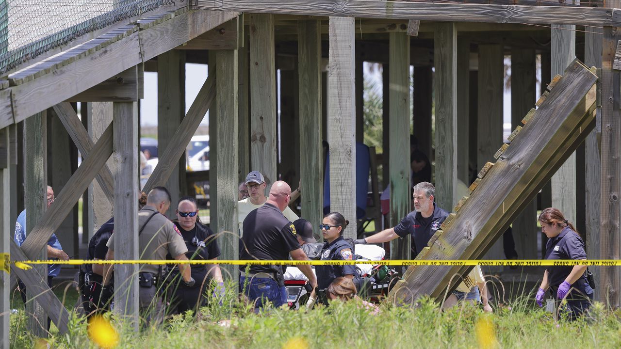 Texas walkway collapse: Several teens injured in Surfside Beach