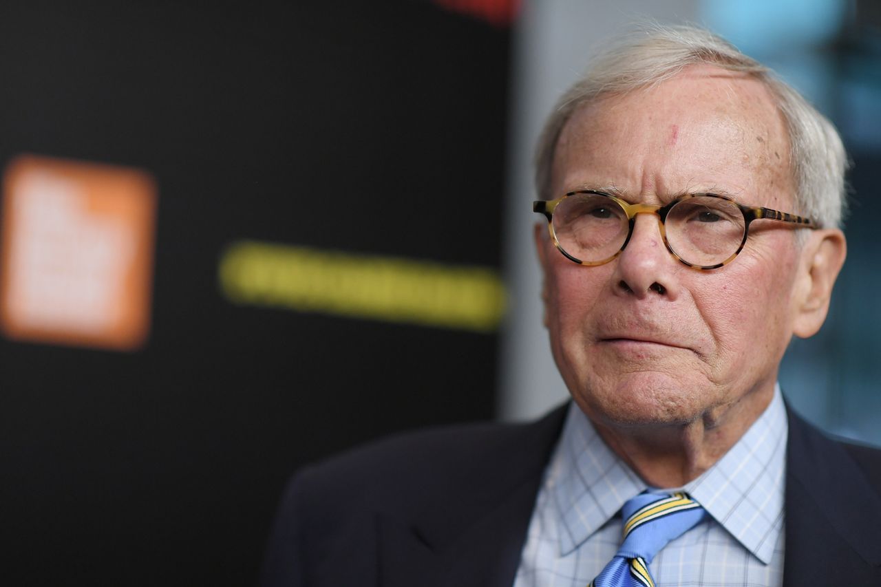 Tom Brokaw fights incurable blood cancer; tells Jane Pauley, âIâve had to change my lifeâ