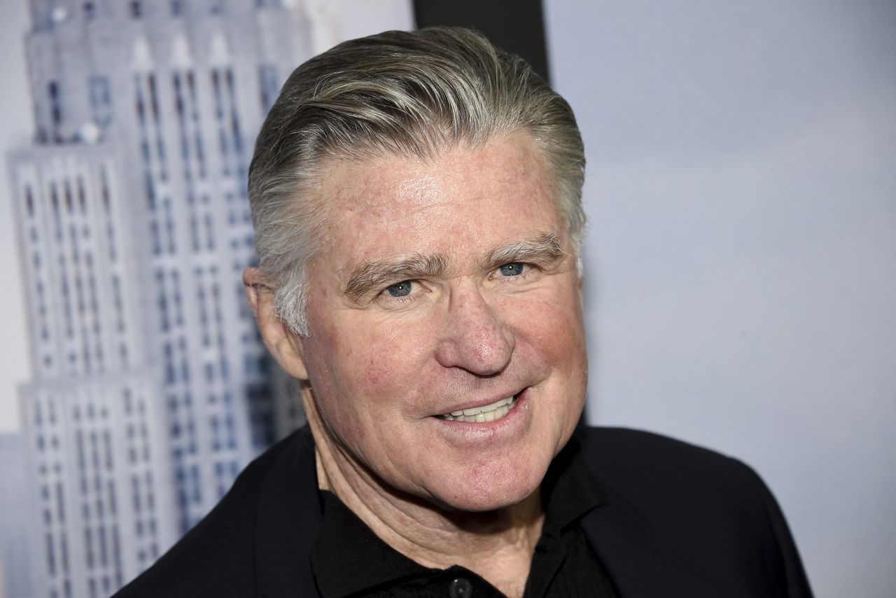 Treat Williams of âHairâ and âEverwoodâ dead in motorcycle accident at 71