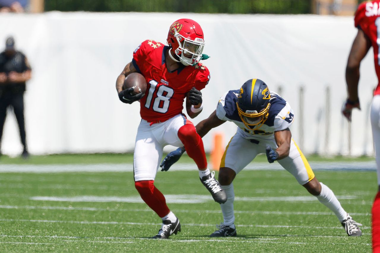 New Jersey Generals wide receiver Cam Echols-Luper runs with the football