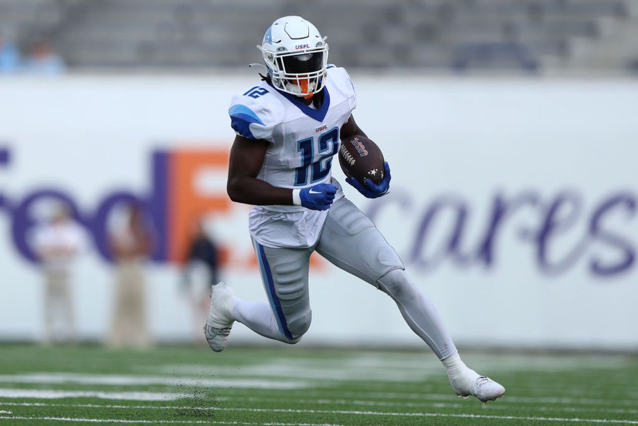 New Orleans Breakers wide receiver Eli Stove runs for a touchdown