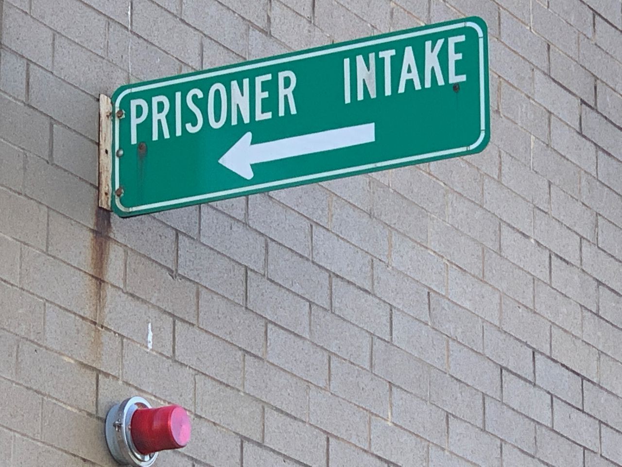 Woman in fentanyl withdrawal spends night in her own waste, attempts suicide at Jefferson County jail, lawsuit claims