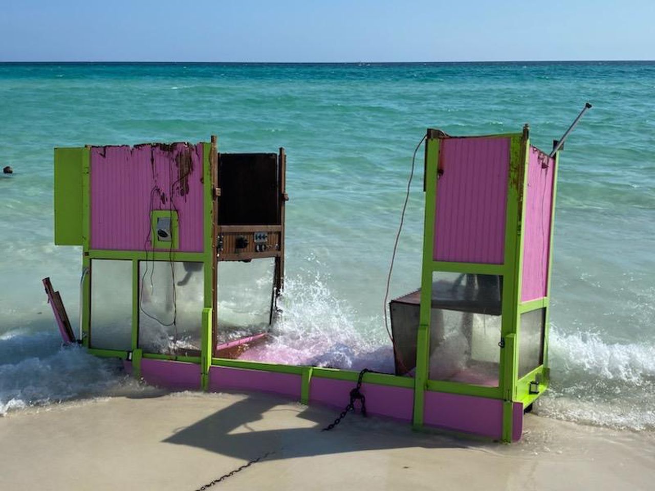 Wreckage of beloved âIce Cream Boatâ washes up on Panama City Beach from Gulf of Mexico